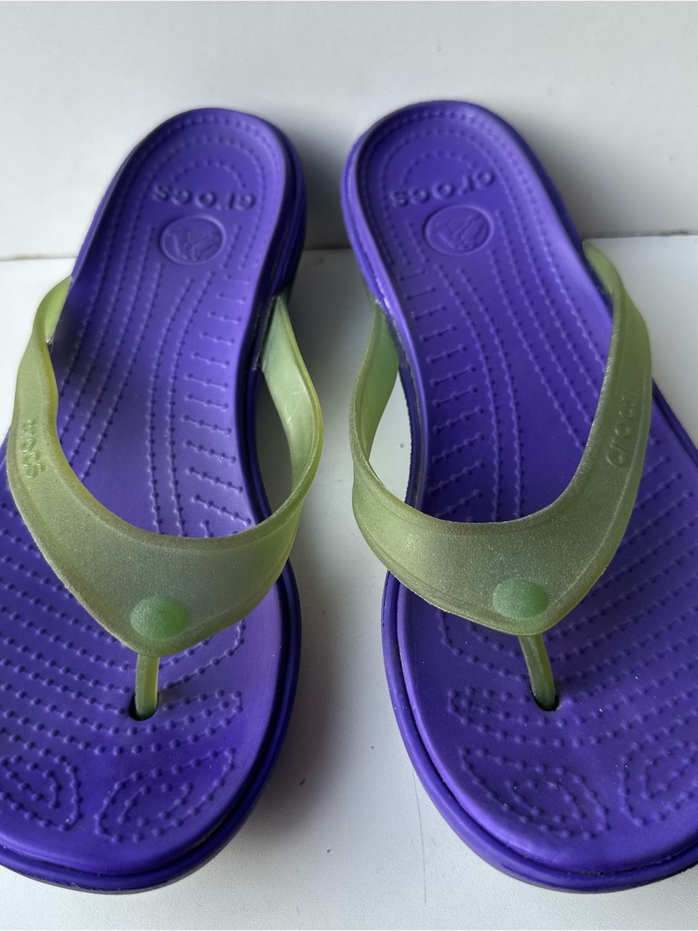 Crocs Purple Wedge Flip Flops Sandals Women's Size 9 Translucent Green Straps